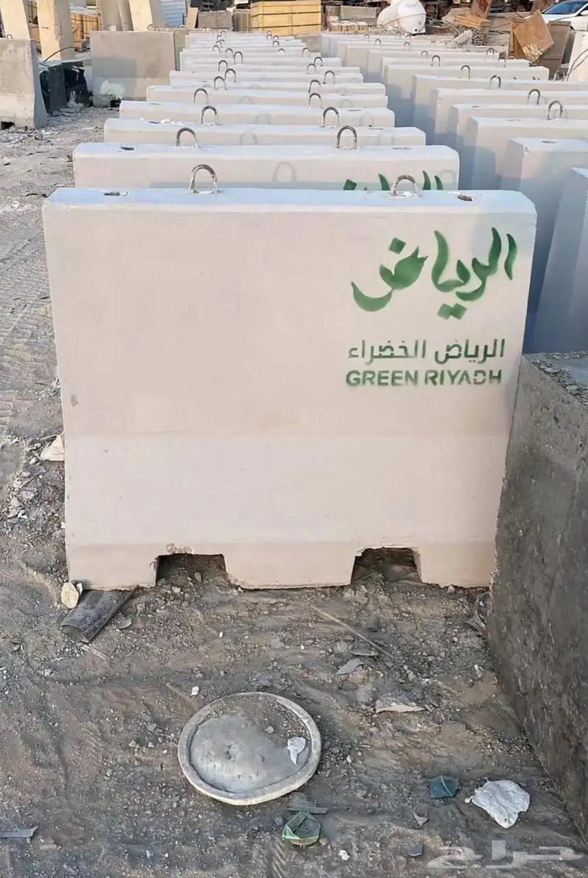 Concrete barriers, public garden decorations, and lighting pole bases64594134095363111