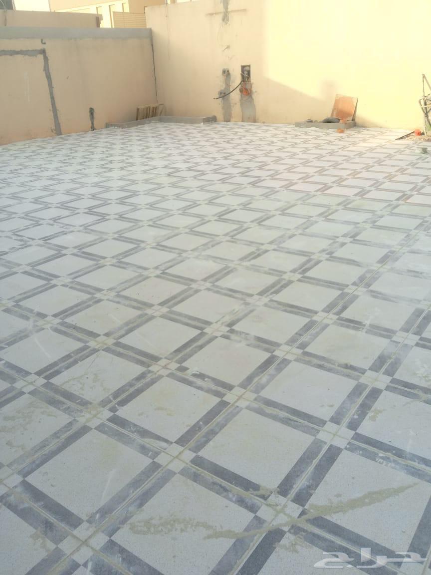 Ceramic porcelain tile installer, bathroom tiling, breaking, installation, assembly64594244621570111