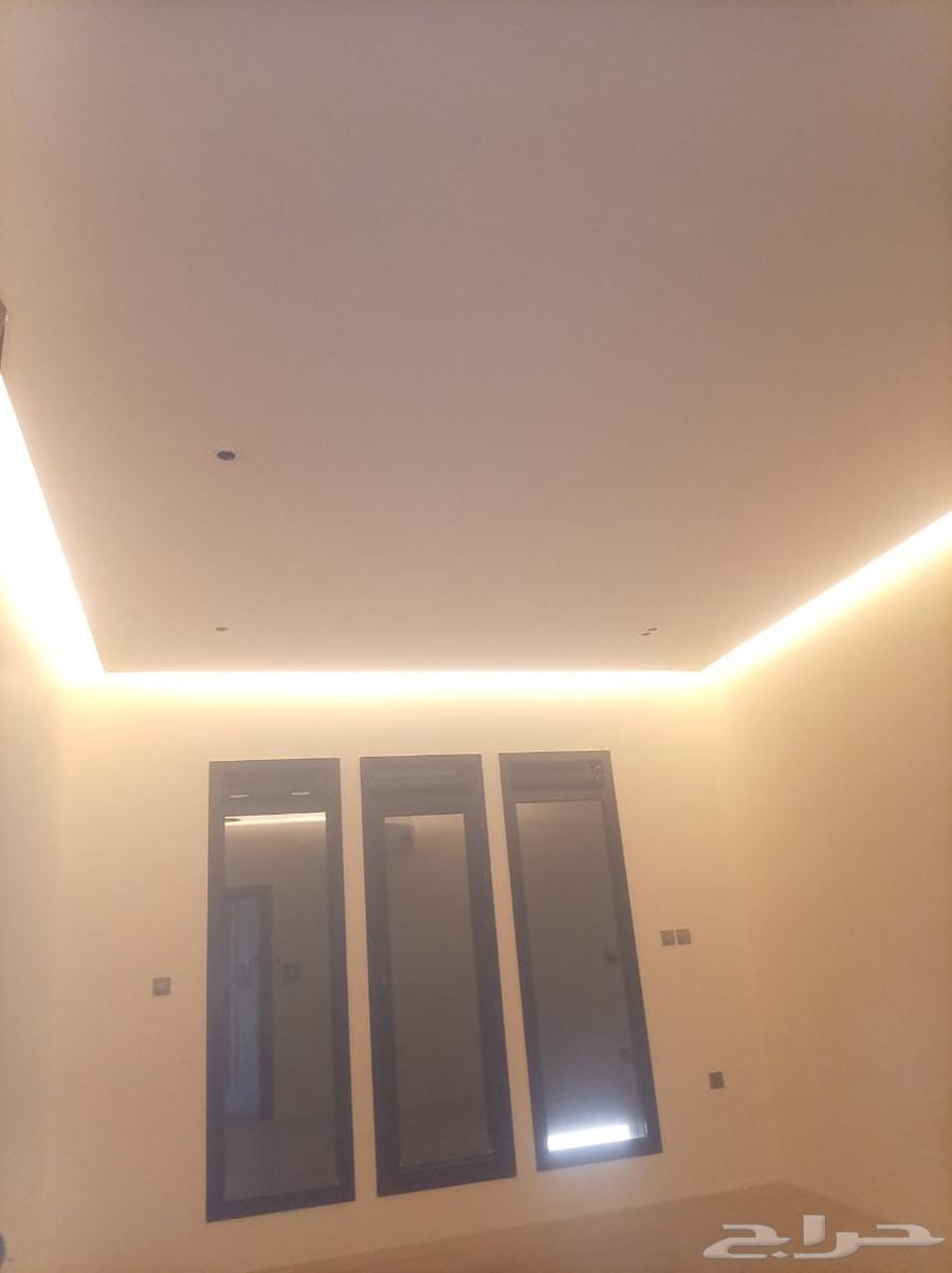 Plasterboard teacher, cement board, false ceiling, foam, paint, trim, b64594209496579110