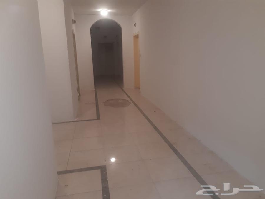 معلم بناء الياسه السيراميك البلاط بنادوره النترلوك64606460835073112