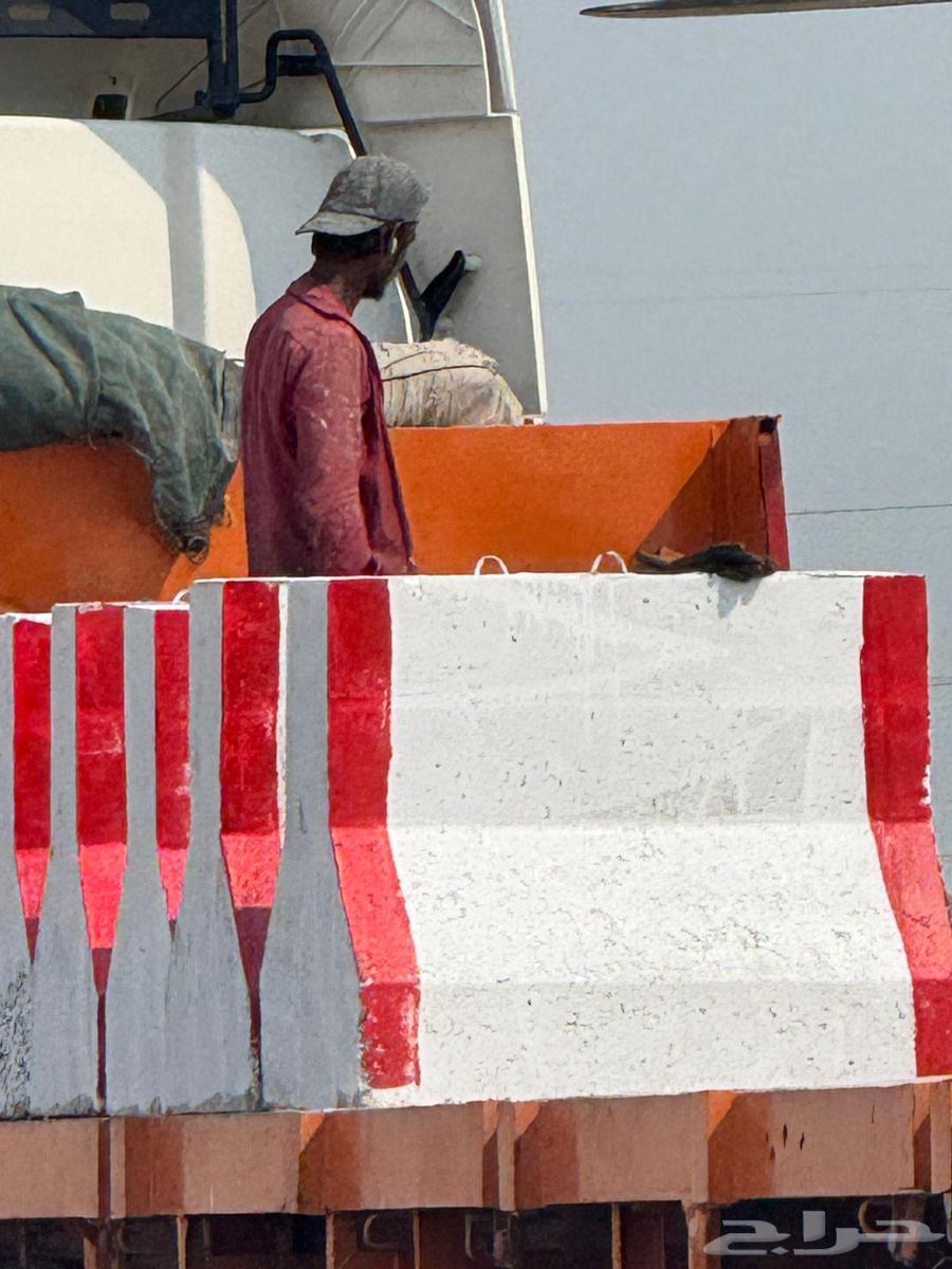 حواجز خرسانية قواعد انارة64606304315522110