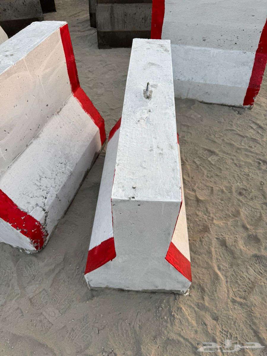 حواجز خرسانية قواعد انارة64606304315522111
