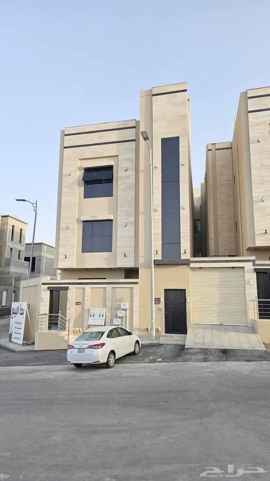 For Sale: 2nd Floor Apartment with Private Rooftop, Functional Elevator, Priced at SAR 520,00064606231806465110