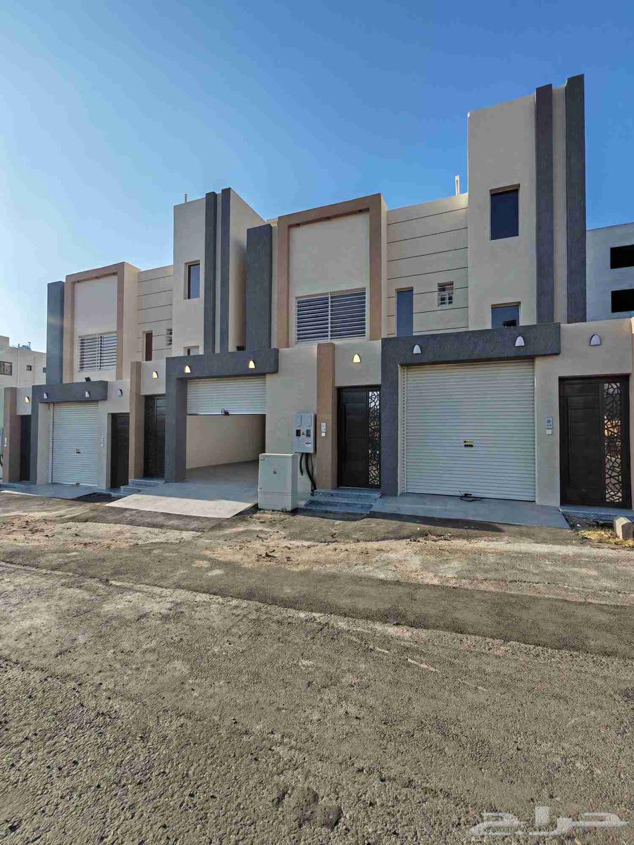 للبيع بأبها المحاله دور ارضي بحوش واسع ب 590 الف64606202407681110