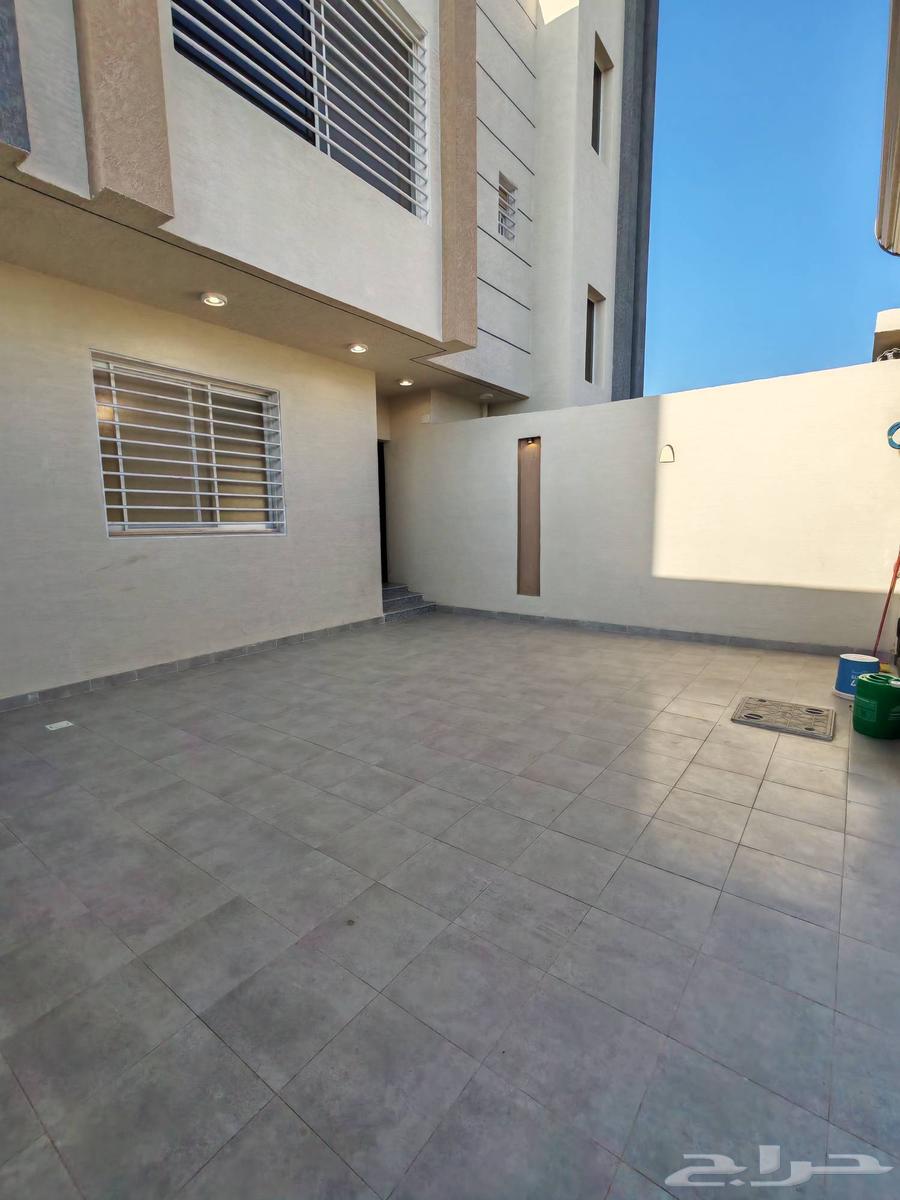 للبيع بأبها المحاله دور ارضي بحوش واسع ب 590 الف64606202407681112