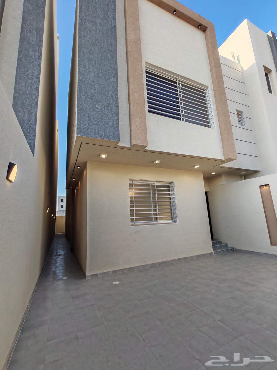 للبيع بأبها المحاله دور ارضي بحوش واسع ب 590 الف64606202407681113