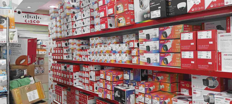 Installation and maintenance of cameras, screens, and showers64606318805633110