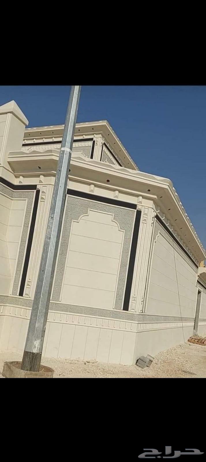 Exterior decoration craftsman, stone alternative with colored plaster and facade cladding64606374565890113