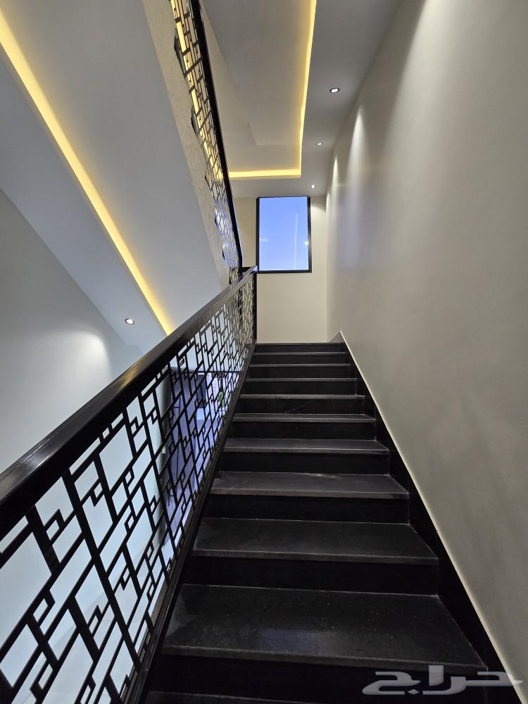 للبيع شقق علويه بسطح خاص 6غرفVIPمصعدراكب 520 ألف أبهاالمحالة64606232092417114