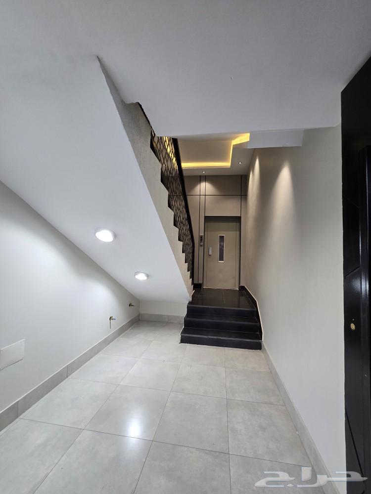 للبيع شقق علويه بسطح خاص 6غرفVIPمصعدراكب 520 ألف أبهاالمحالة64606232092417113