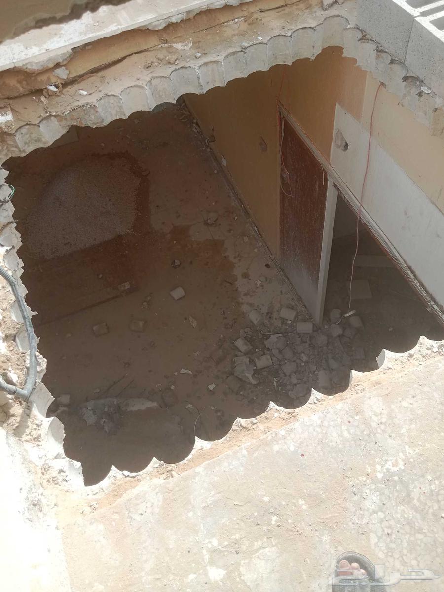 Kharameh: Openings for Plumbing, Air Conditioning, Ventilation, Drainage, and Exhaust Systems64836404444802113