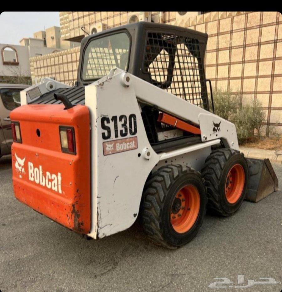 Asphalt Contractors in Front of the Building and Rest Area, No Parking Spaces for Cars64619138322819110