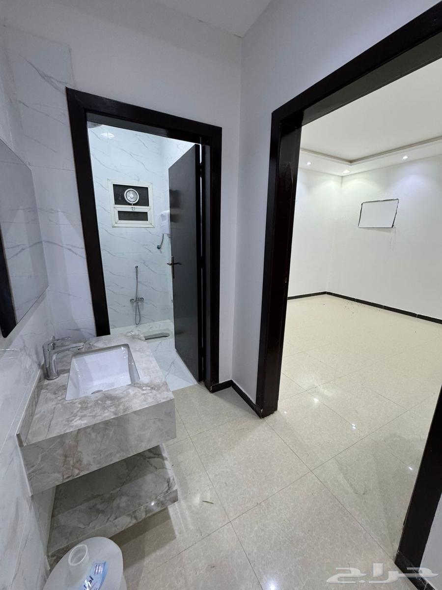 للبيع شقتين بصك واحد بالرمال الذهبي شارع 20 السعر 700 الف64619007998339113