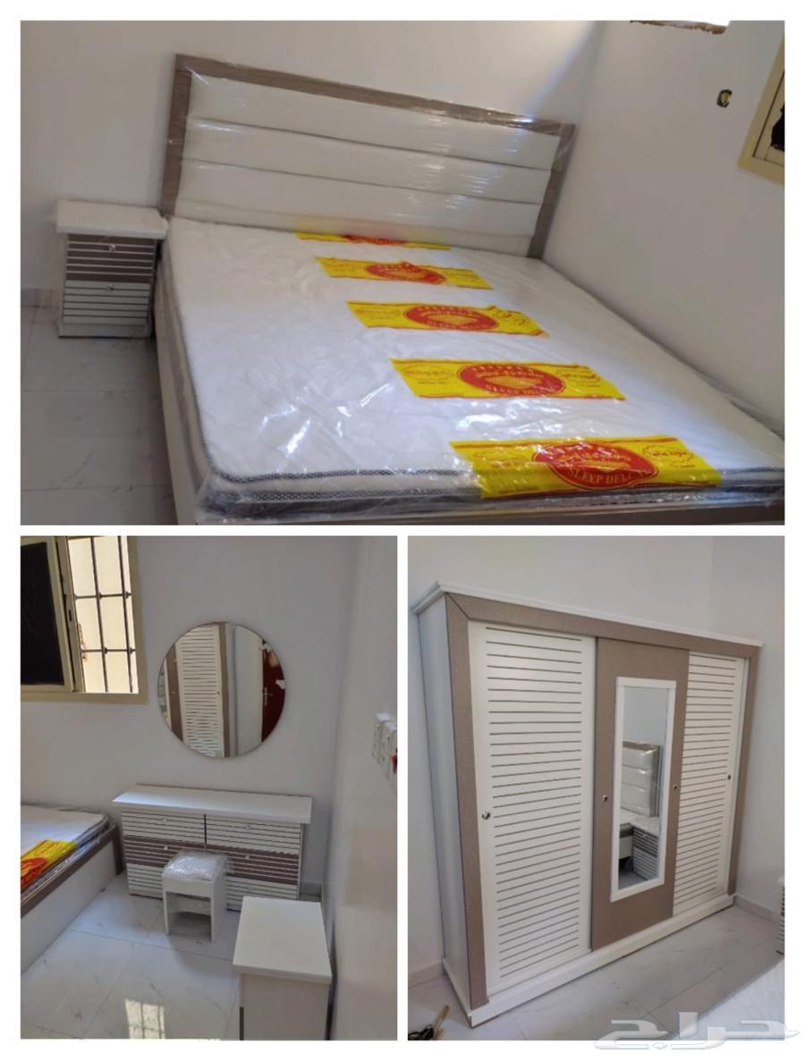 Carpenter for dismantling and assembling bedrooms64613481452034111