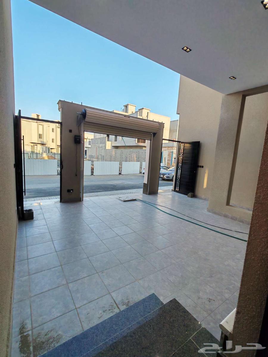 للبيع دور ارضي 6 غرف بحوش مدخل مستقل مقابل نادي ضمك64618902925185114