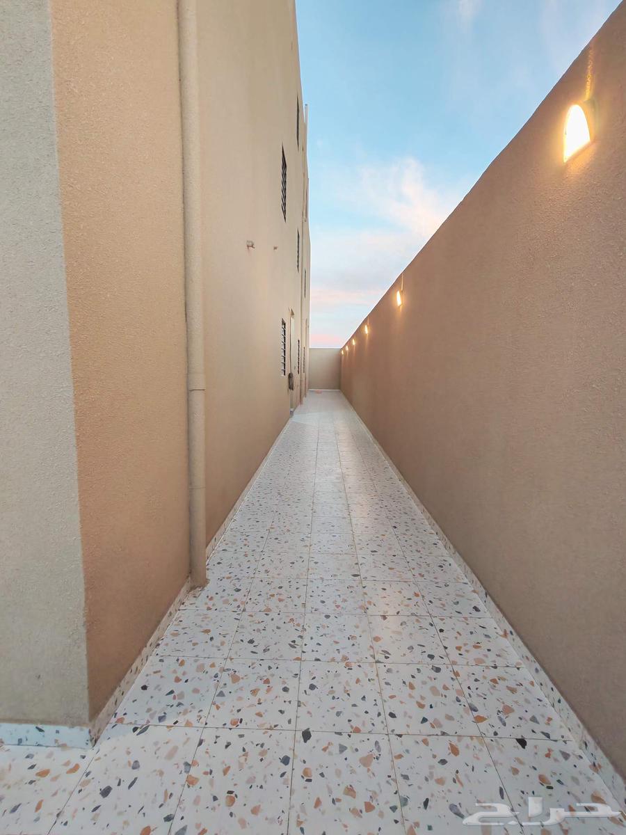 للبيع دور ارضي 6 غرف بحوش مدخل سياره شمال الخميس64618933030275113