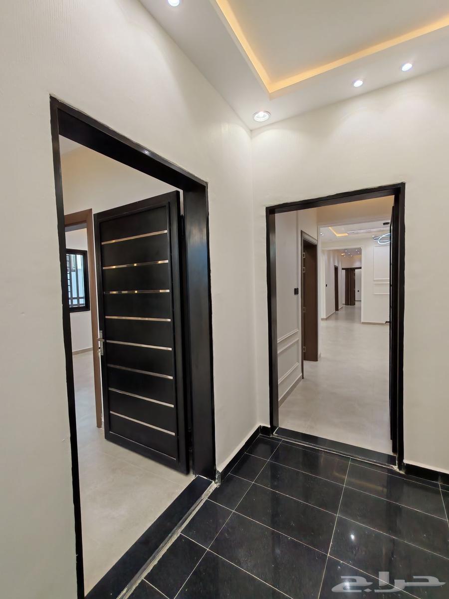 للبيع بأبها شقق تمليك علوي ب 500 الف بسطح خاص ومصعد شغال64618917699971114