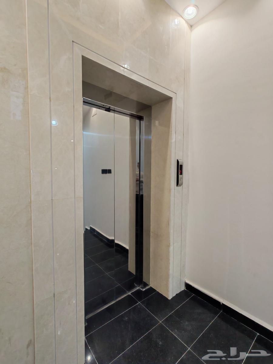 للبيع بأبها شقق تمليك علوي ب 500 الف بسطح خاص ومصعد شغال64618917699971113