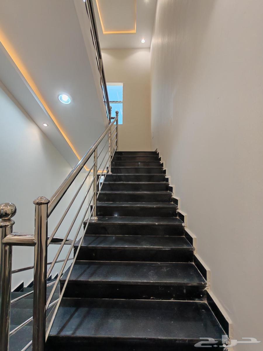 للبيع بأبها شقق تمليك علوي ب 500 الف بسطح خاص ومصعد شغال64618917699971112