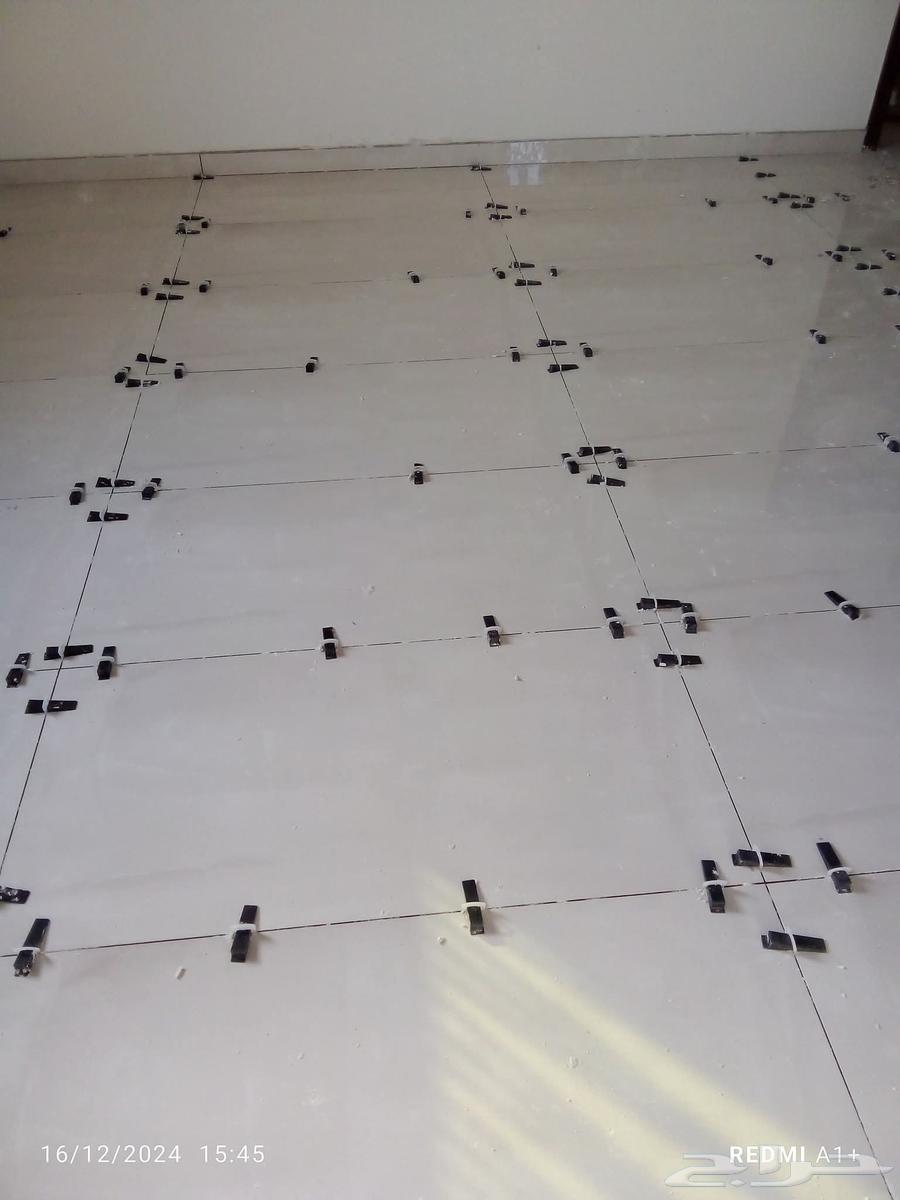 مبلط سيراميك موجود بالمدينه غ64613496498305110