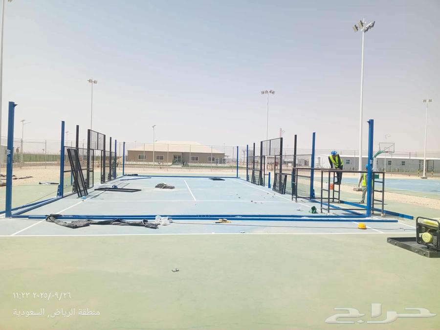 فني تركيب ملاعب بادل في المملكة العربية السعودية بخدمة ممتاز64618979207937110