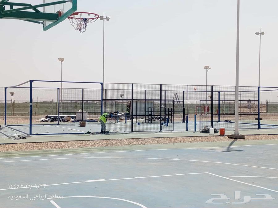 فني تركيب ملاعب بادل في المملكة العربية السعودية بخدمة ممتاز64618979207937111