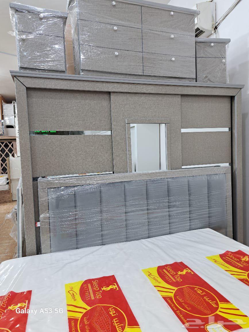 Carpenter for dismantling and assembling bedrooms64613481452034112