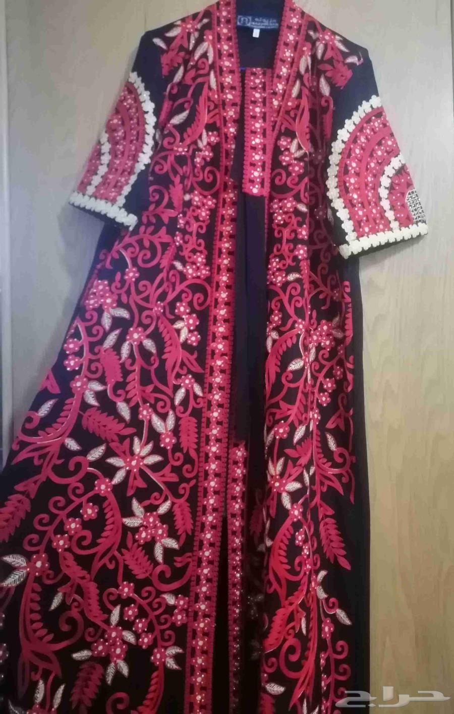 ملابس نسائيه جديده لبيع وكنب مفرد عدد اثنين لبيع جديده وتنج63617740294401114