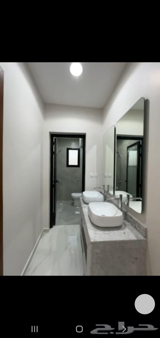 For sale: an upper duplex apartment in Al-Badar district, Dammam. 6 rooms and two living areas. 700 thousand.62884349070467110