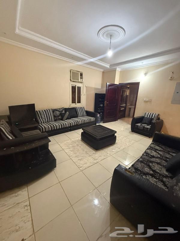 كنبة وكرسيان وطاولة635306250469131128