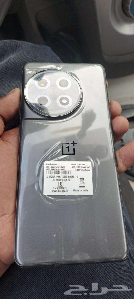 1 بلاس 12R بسعر 1800 ريال، حالة واحدة، مستخدم لمدة 3 أشهر63225964533505111