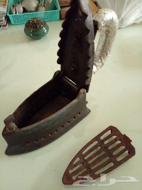For lovers of collecting old items and antiques, a coal iron for sale63225950196481111