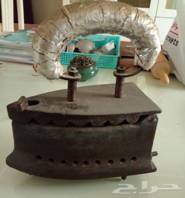 For lovers of collecting old items and antiques, a coal iron for sale63225950196481112