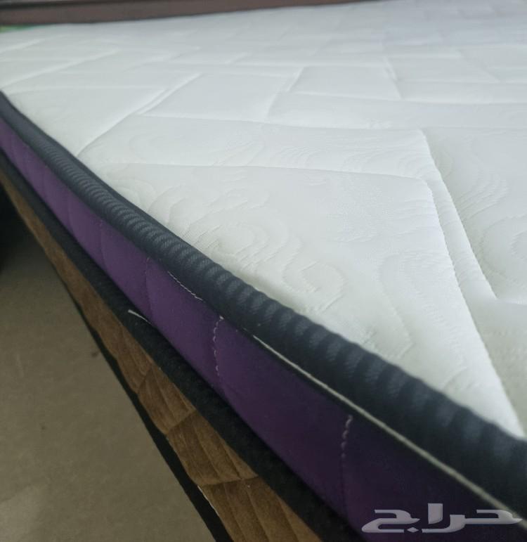 A semi-new bed mattress63225067716994111