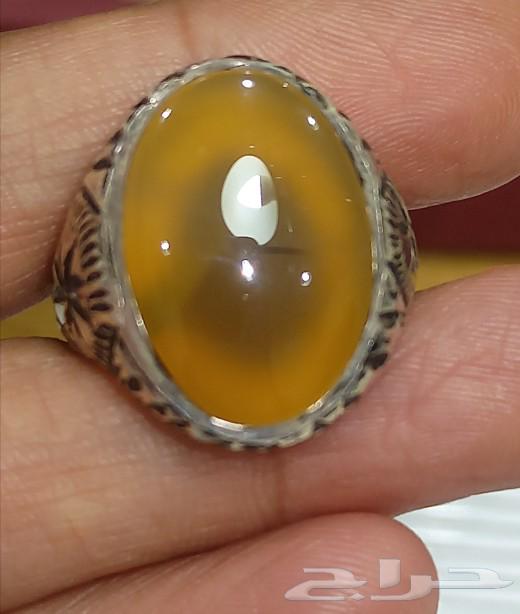 A yellow Yemeni agate ring63222060260355111