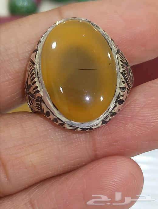 A yellow Yemeni agate ring63222060260355112