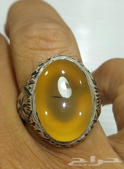 A yellow Yemeni agate ring632220602603551117