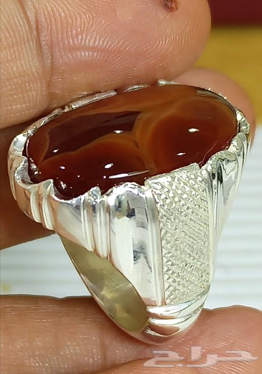 A Yemeni agate ring, crimson like the sea of saffron63222553007105111