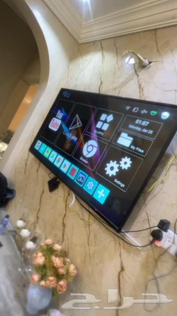 Toshiba 65-inch TV, very clean, not smart, there are side tables.63221052925571111