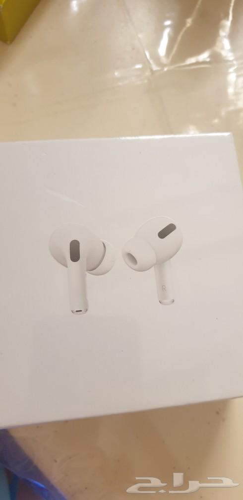 Portable charger and earbuds63220531666562111