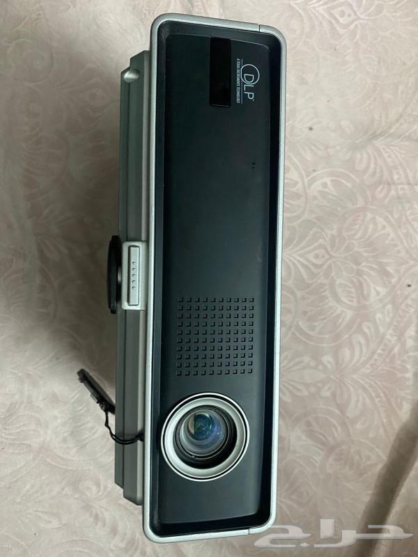 LG projector needs an HDMI cable63527562530946112