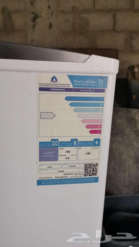 A very clean refrigerator, inside and outside, with no issues at all.63216085490563112