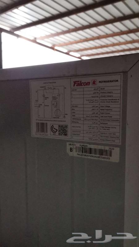 A very clean refrigerator, inside and outside, with no issues at all.63216085490563114
