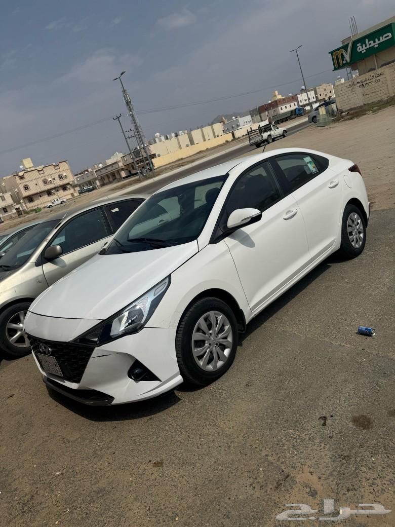 A 2022 Accent car has a minor front dent, the airbag deployed.63333298864771115