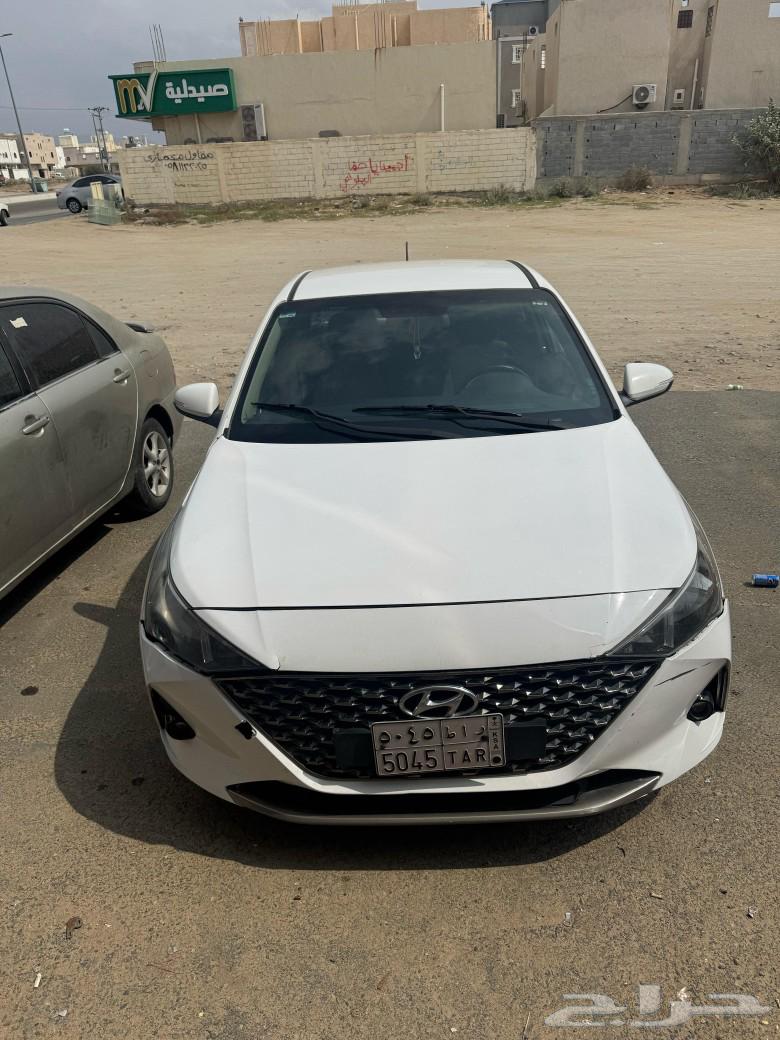 A 2022 Accent car has a minor front dent, the airbag deployed.63333298864771112