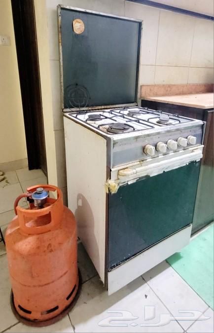 Refrigerator and stove63214642242947111