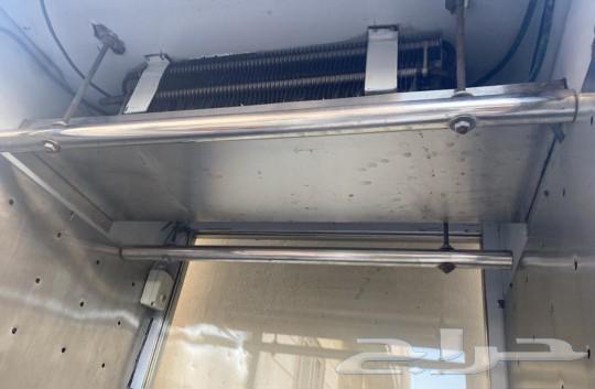 A two-side glass-front meat refrigerator63215571893762111