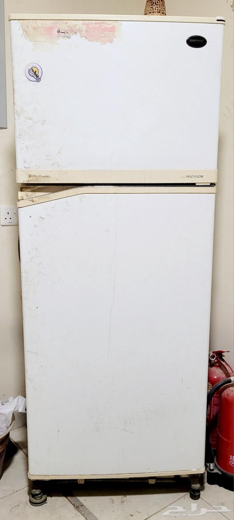 Refrigerator and stove632146422429471118