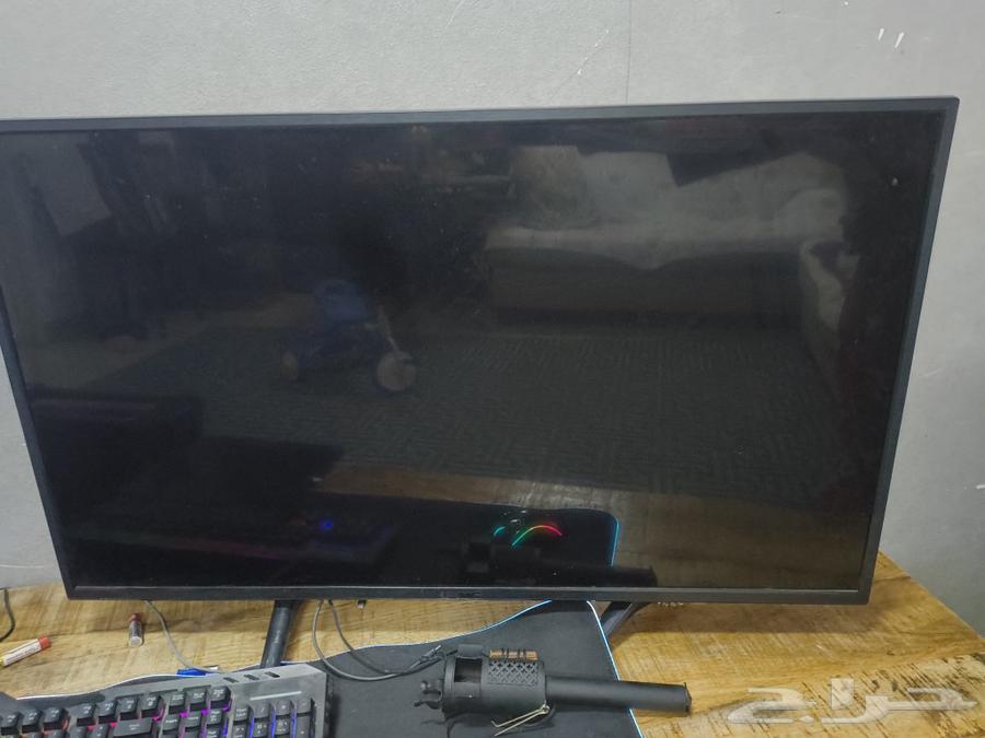 TV and a small fridge63212137408898112