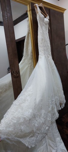 Bride's dress63206598152193111